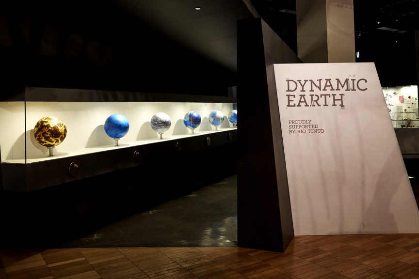 Entrance to the Dynamic Earth exhibition.