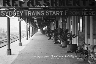 Platform at Albury Station, 1910