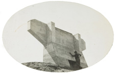 Bridge over Sandy Creek on the Wodonga to Tallangatta line, Tallangatta, circa 1930. A worker leans against the "down abutment" – the end of the bridge furthest from Melbourne.