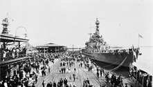 Crowds inspecting British warships at Station Pier, Port Melbourne, circa 1925