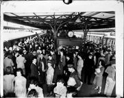 Passenger crowding on platforms, Flinders Street Railway Station, 1947