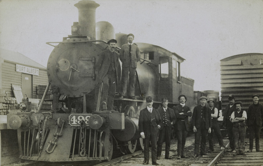 V class steam locomotive no. 499 with station staff and loco crew at Port Albert Railway Station, 1912
