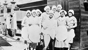 Refreshment room staff, Ballarat Railway Station, 1925. Photograph originally published in the Victorian Railways Magazine, October 1925