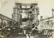 Staff constructing the road and rail bridge over the Murray River, Tocumwal, on the Strathmerton to Tocumwal line, 1906