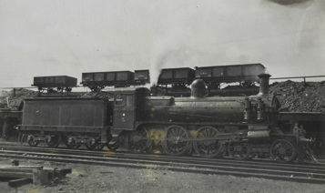 Dd class locomotive at coal stage, unknown location, post-1910