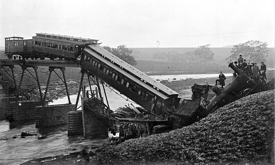 Accident following a bridge failure at McCallums Creek, 19 August 1909