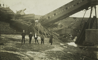 Train wreckage following a bridge failure at McCallums Creek, 19 August 1909