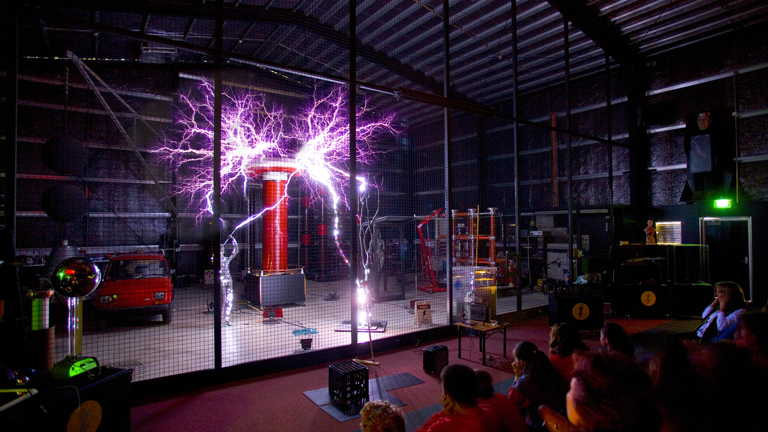 Scienceworks Lightning Room demonstration with young audience.