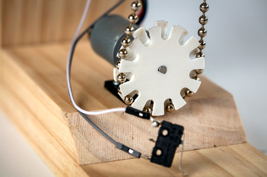 Detail of Intergrated Blind System's Ball Chain and Roller