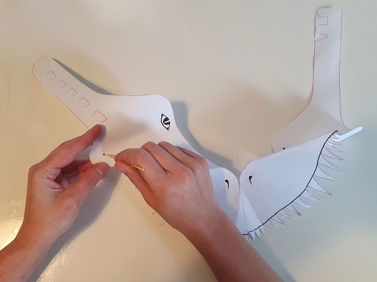 Connecting the mask
