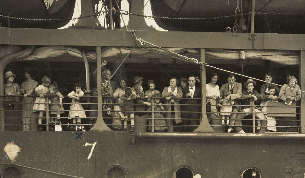 Shipboard arrivals at Station Pier, Melbourne, 1925.