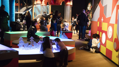 Family groups in an exhibition space