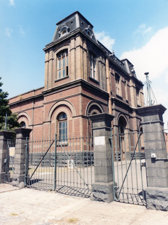 Centre courtyard gates and south mansard tower, Spotswood Pumping Station