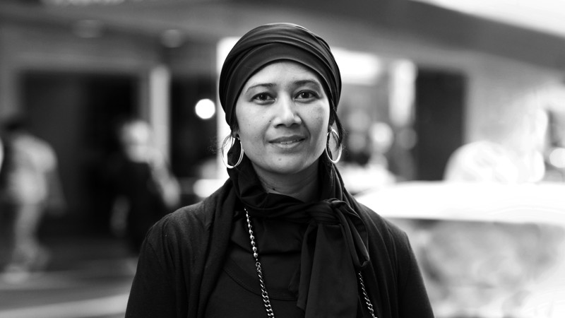  Portrait of a woman in a Melbourne street