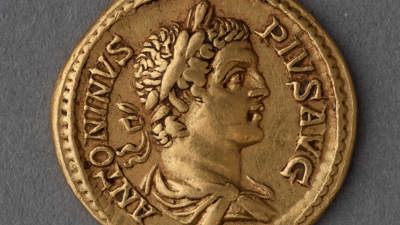 Gold coin featuring the profile of the emperor Caracalla