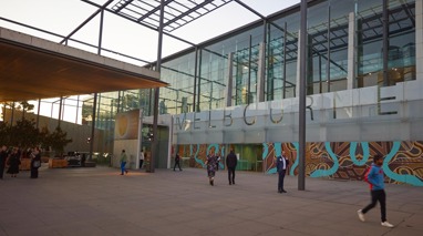 People in front of Melbourne Museum